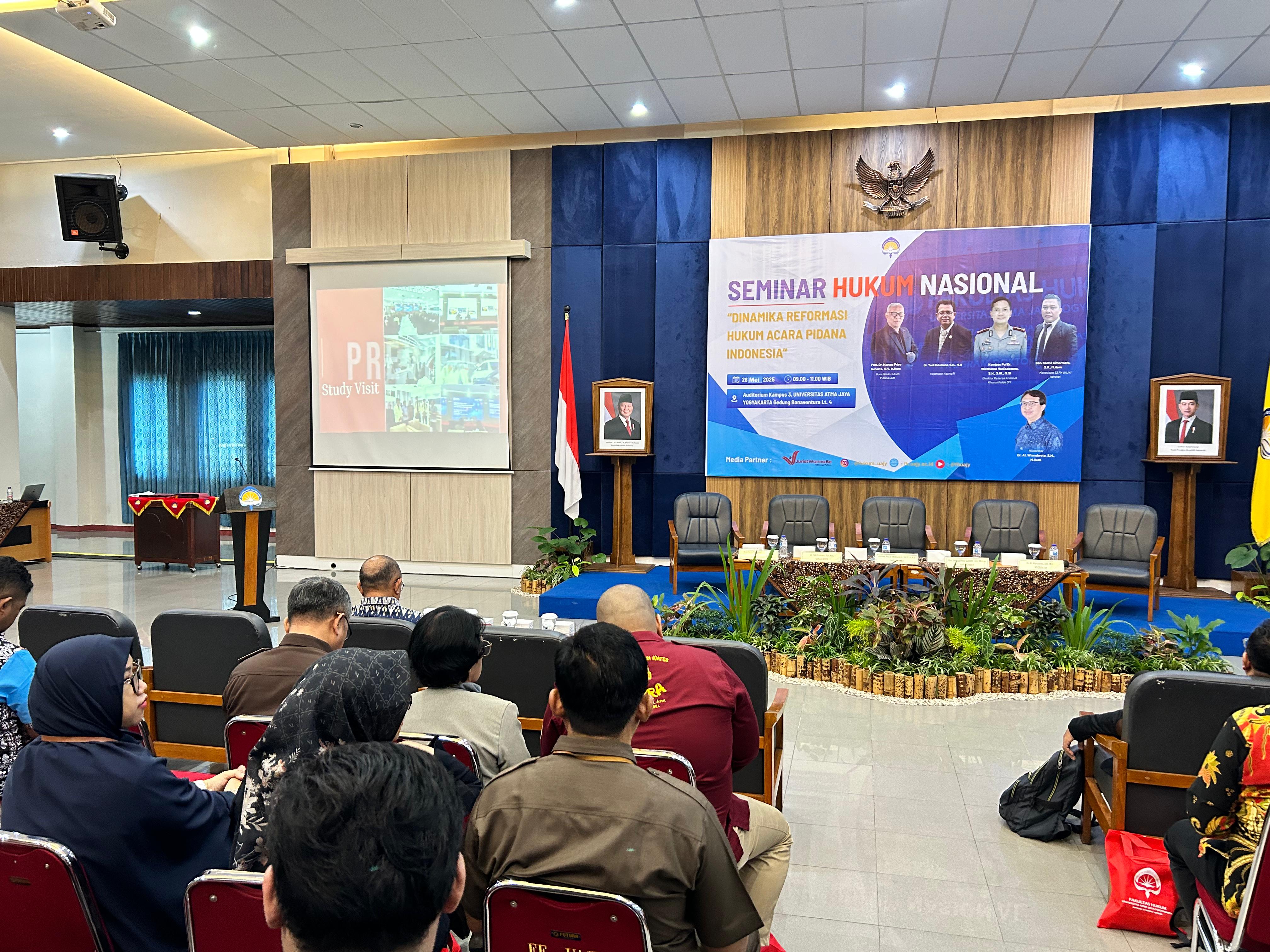 Hakim Pengadilan Negeri Yogyakarta Menghadiri Seminar Nasional 