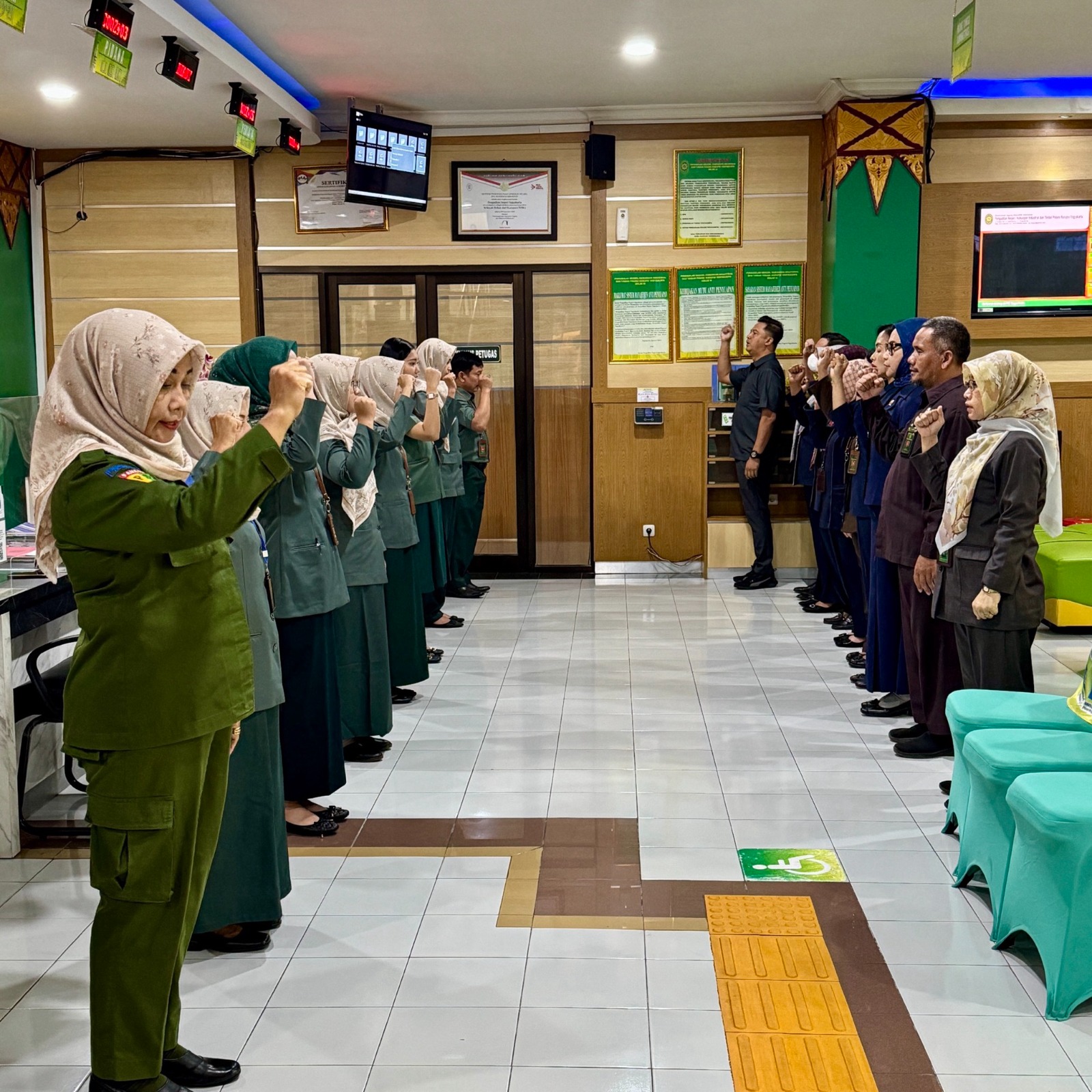 Apel Pagi Rutin Petugas PTSP 3 Juni 2025