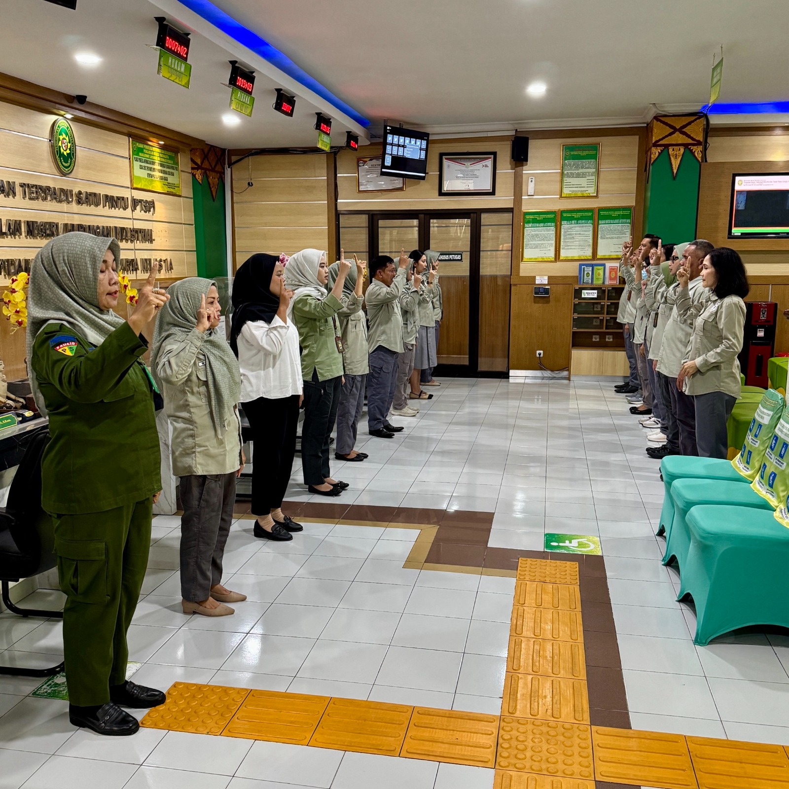 Apel Pagi Rutin Petugas PTSP 11 Juni 2025