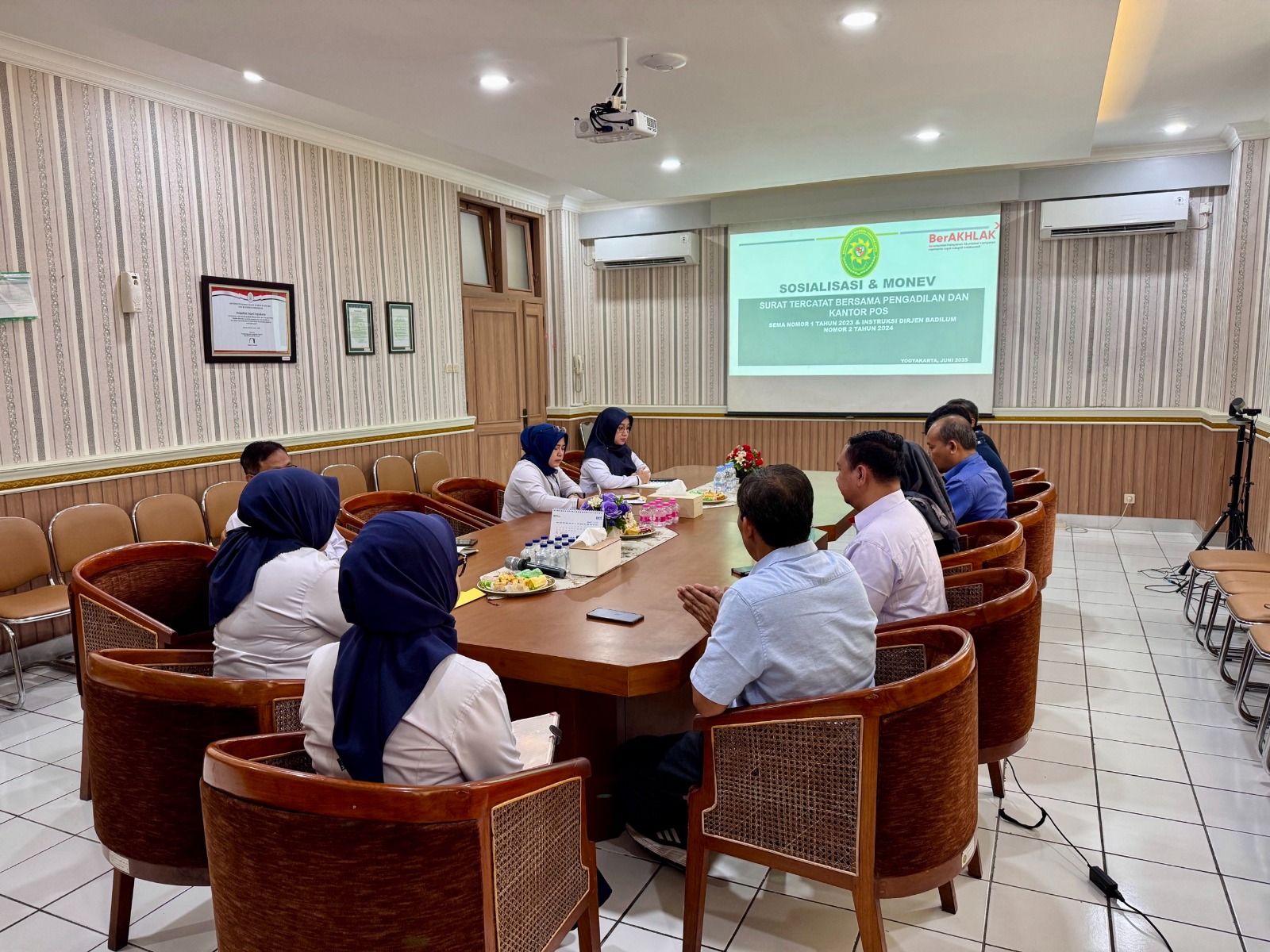 Sosialisasi SEMA Nomor 1 tahun 2023 dan Instruksi Dirjen Badilum Nomor 2 Tahun 2024 serta Monev Surat Tercatat bersama Kantor POS