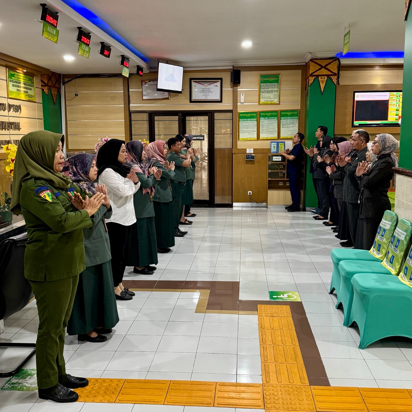 Apel Pagi Rutin Petugas PTSP 24 Juni 2025