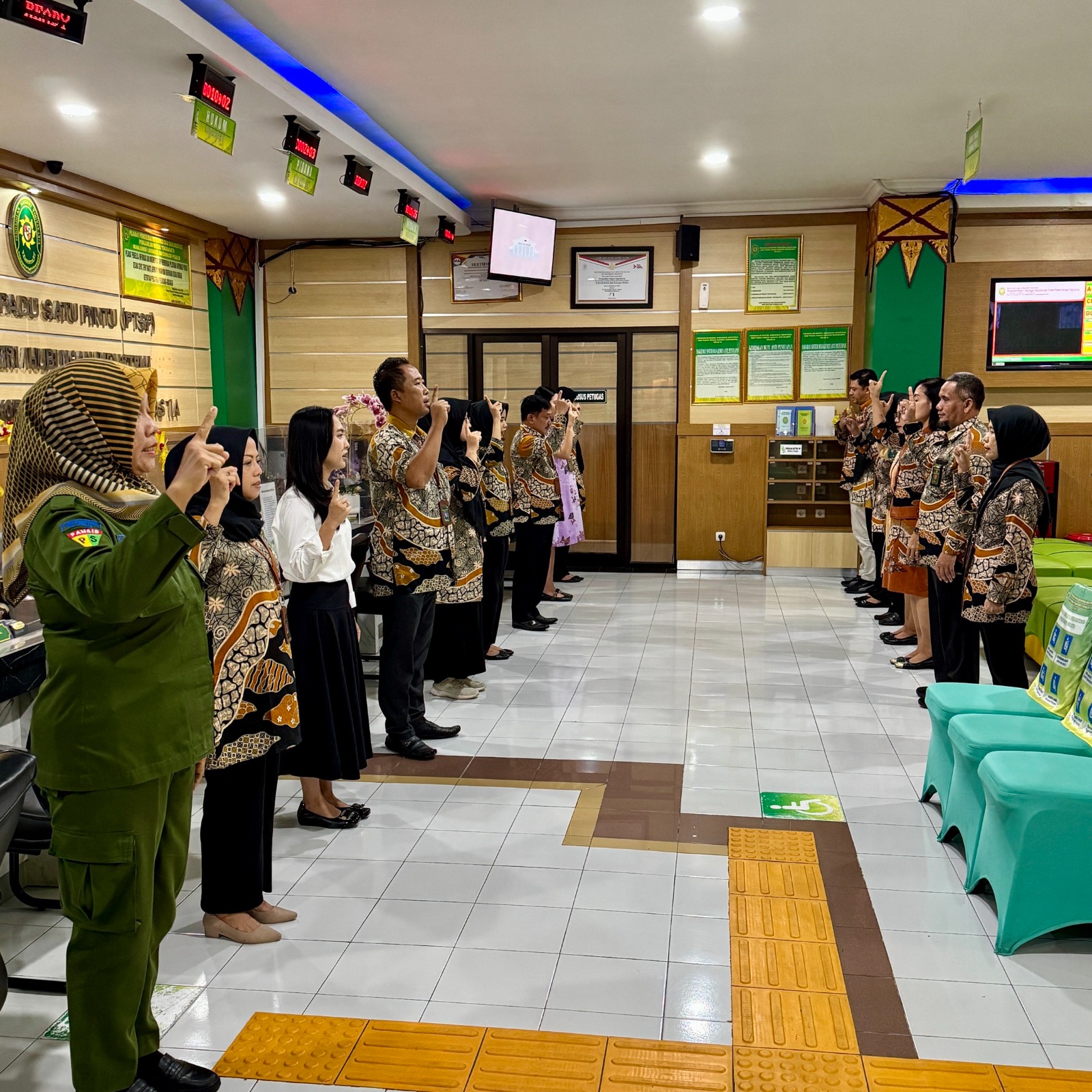 Apel Pagi Rutin Petugas PTSP 26 Juni 2025