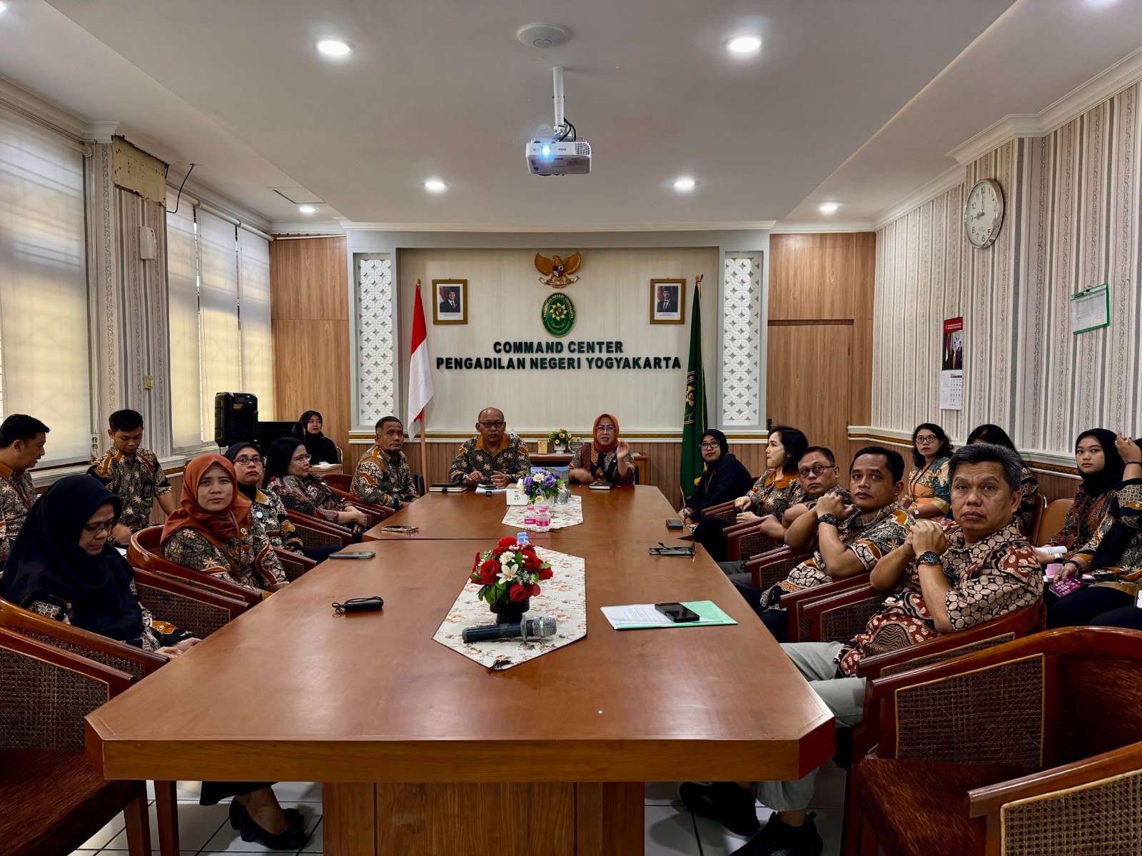 Rapat Monev Kedisiplinan dan TLHP Pengawasan Bidang Mei 2025 Pengadilan Negeri Yogyakarta
