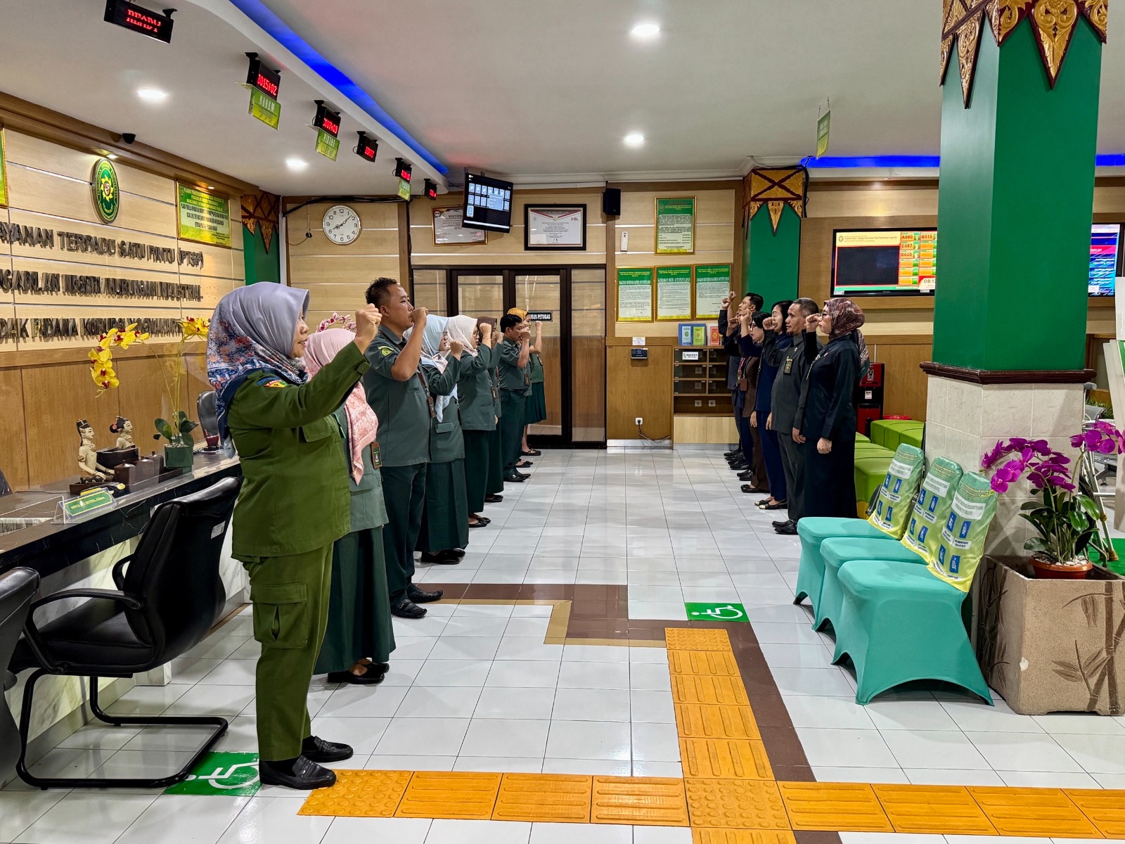 Apel Pagi Rutin Petugas PTSP 8 Juli 2025