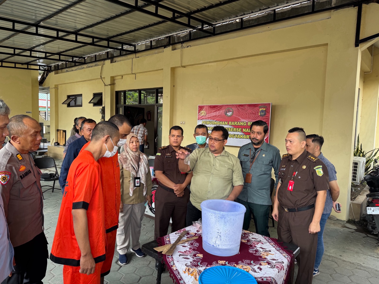 Jurusita Pengadilan Negeri Yogyakarta Menghadiri Pemusnahan Barang Sitaan Narkotika dan Tembakau Sintesis
