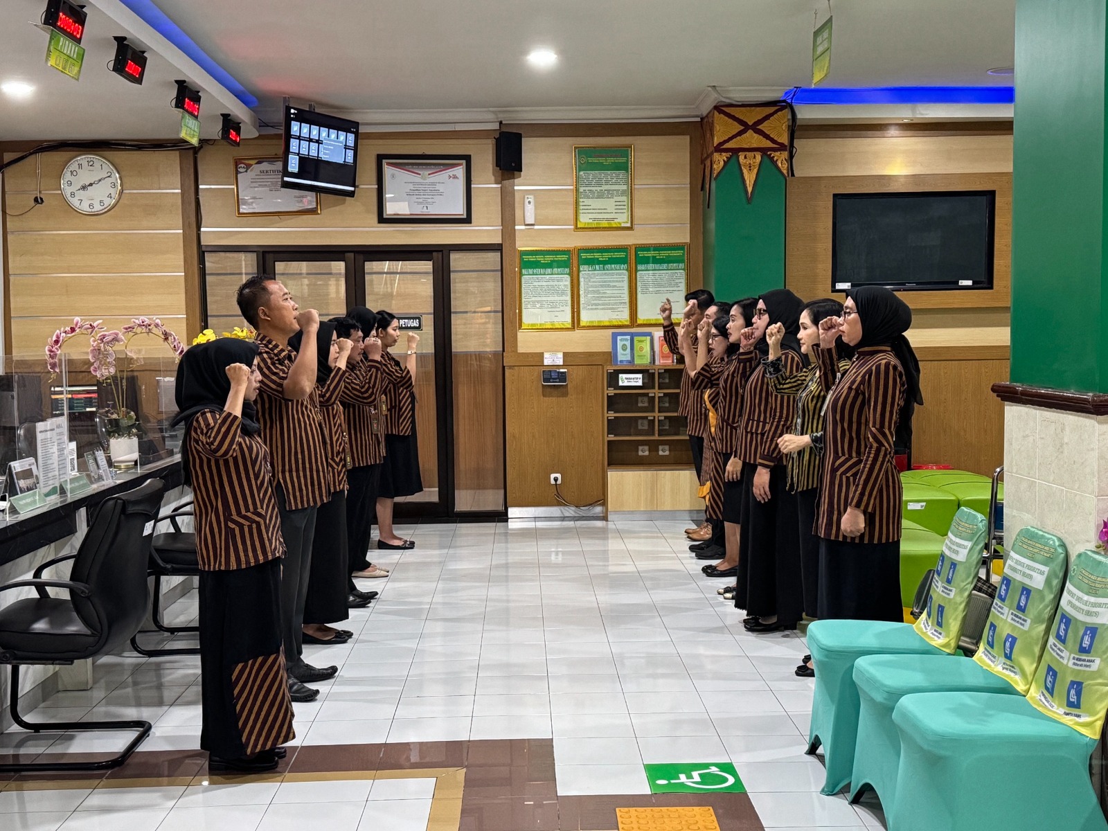 Apel Pagi Rutin Petugas PTSP 10 Juli 2025
