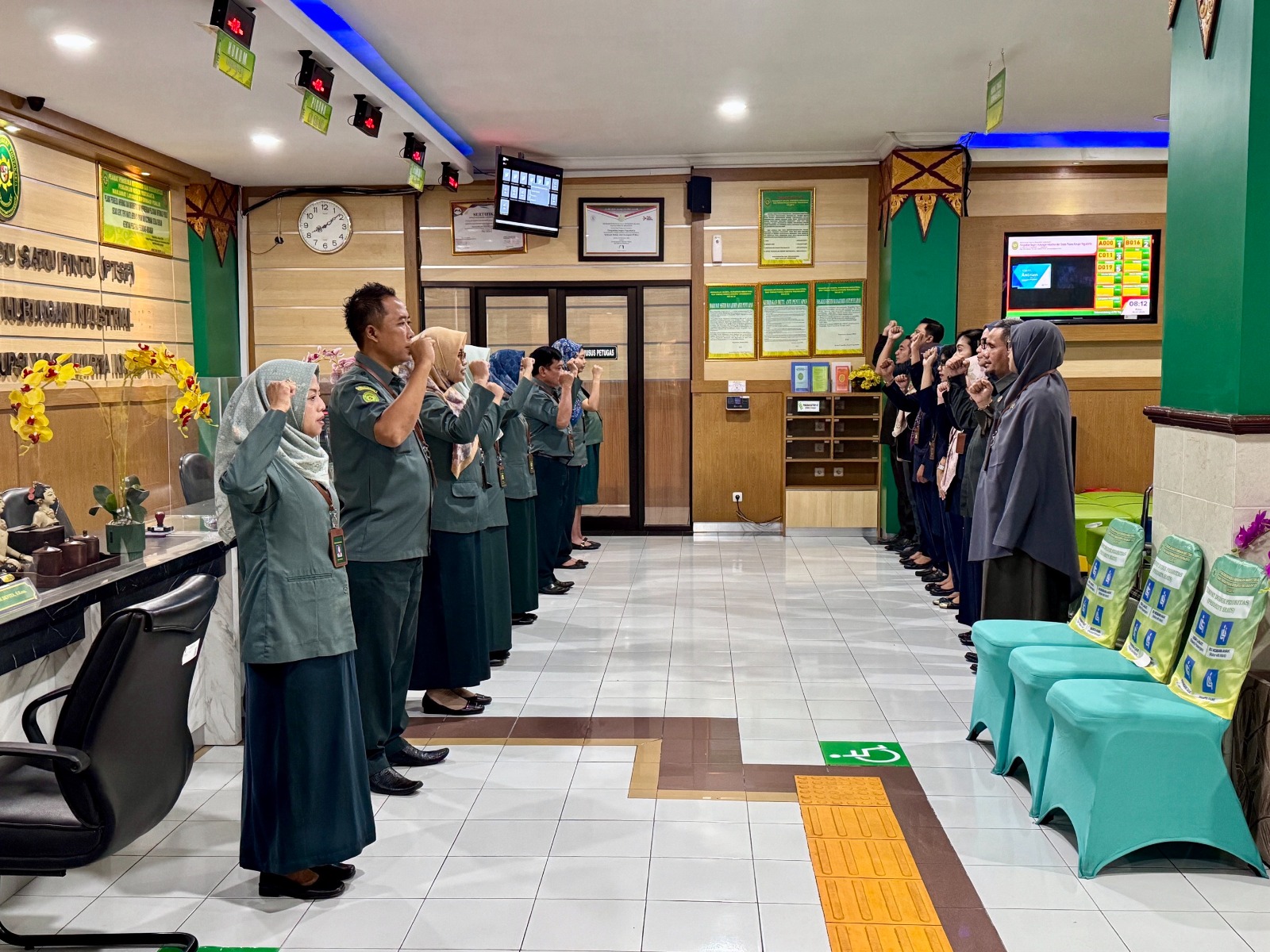 Apel Pagi Rutin Petugas PTSP 16 Juli 2025