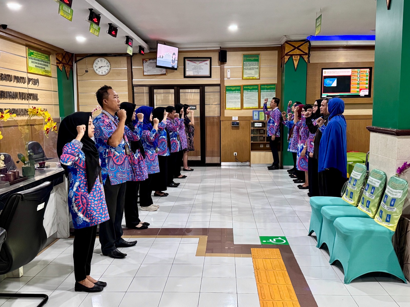 Apel Pagi Rutin Petugas PTSP 17 Juli 2025