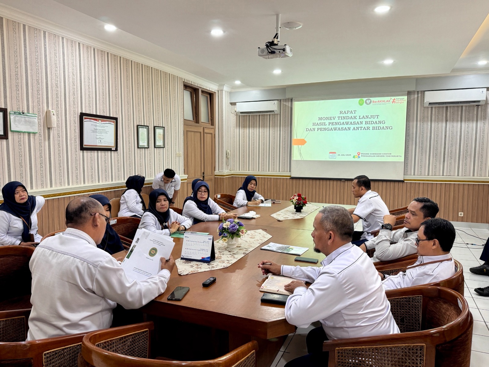 Rapat TLHP Pengawasan Bidang Juli 2025 dan Pengawasan Antar Bidang Semester I Tahun 2025