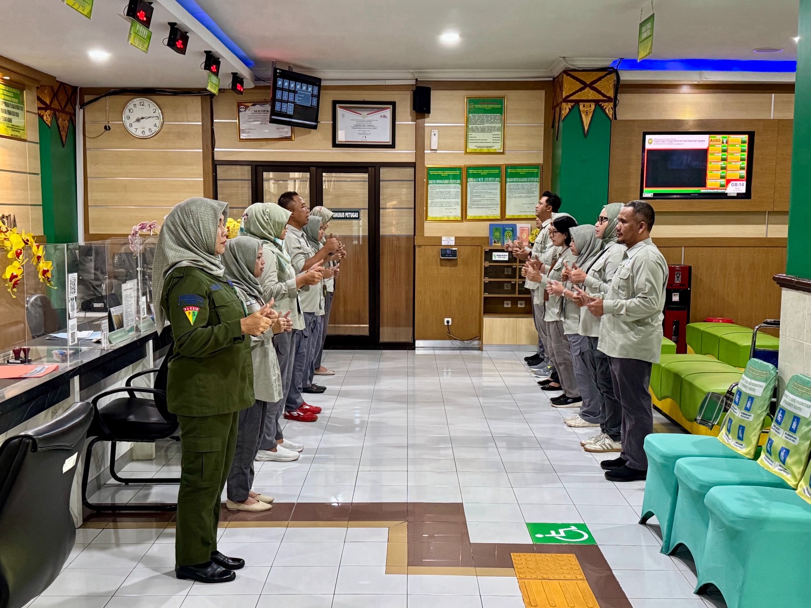 Apel Pagi Rutin Petugas PTSP 15 Oktober 2025