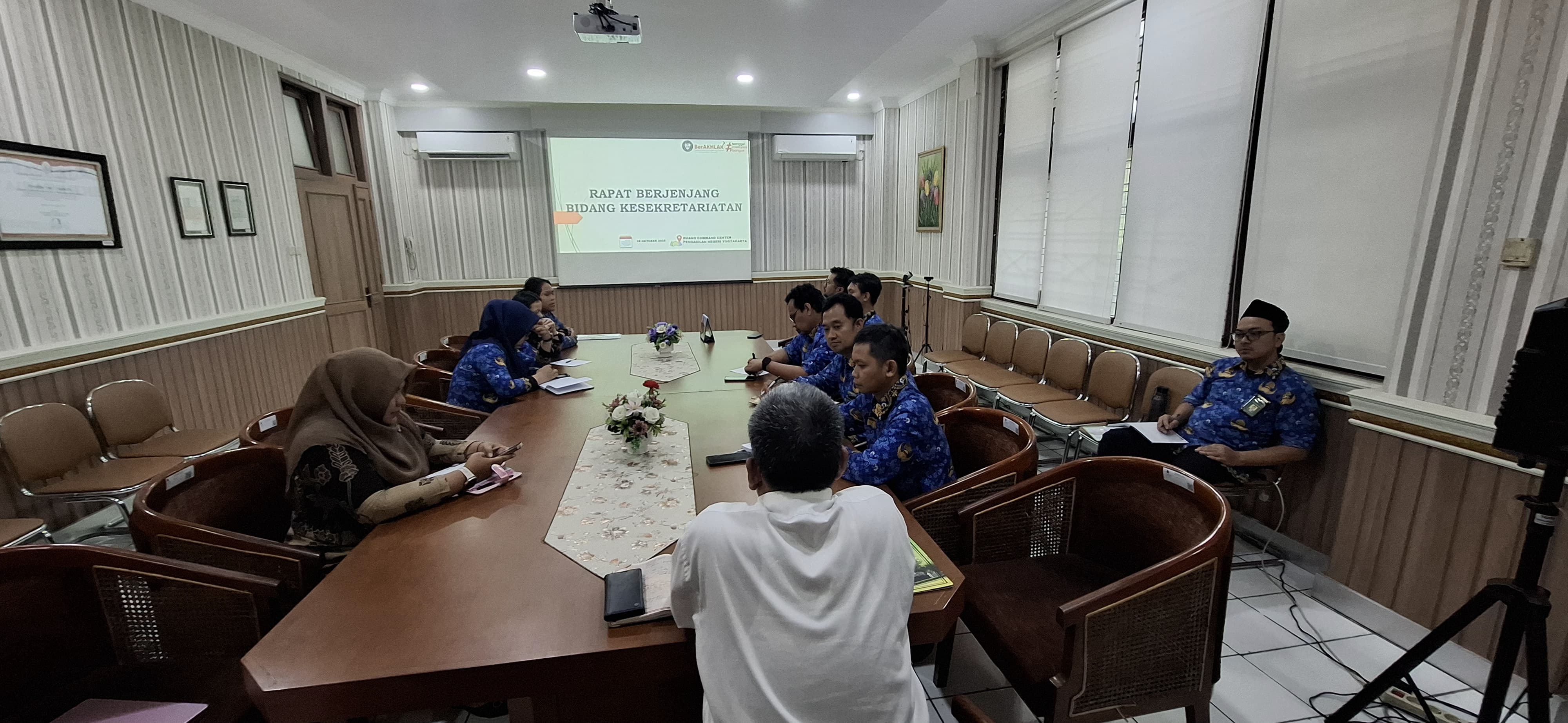 Rapat Berjenjang Kesekretariatan Pengadilan Negeri Yogyakarta Bulan Oktober 2025 Rapat Berjenjang Kesekretariatan Pengadilan Negeri Yogyakarta Bulan Oktober 2025