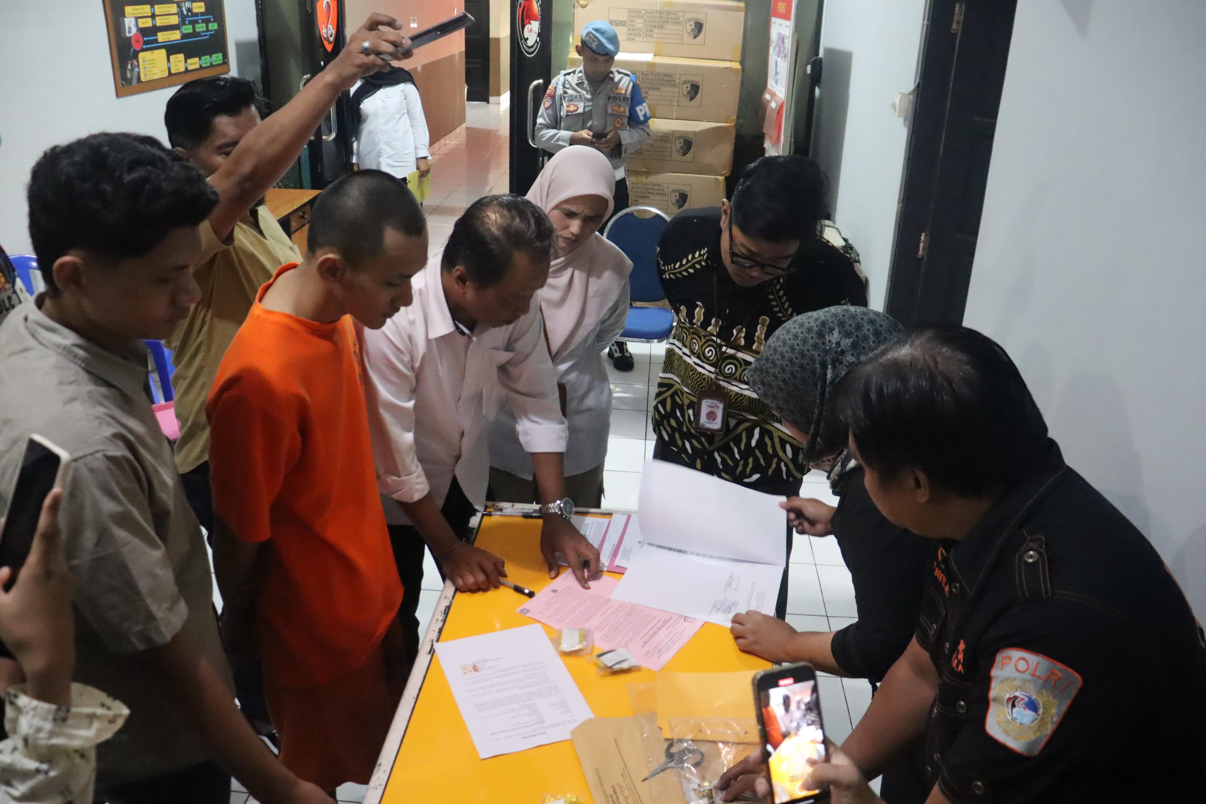 Panitera Muda Perdata Pengadilan Negeri Yogyakarta Menghadiri Pemusnahan Barang Sitaan Narkotika Jenis Sabu Panitera Muda Perdata Pengadilan Negeri Yogyakarta Menghadiri Pemusnahan Barang Sitaan Narkotika Jenis Sabu