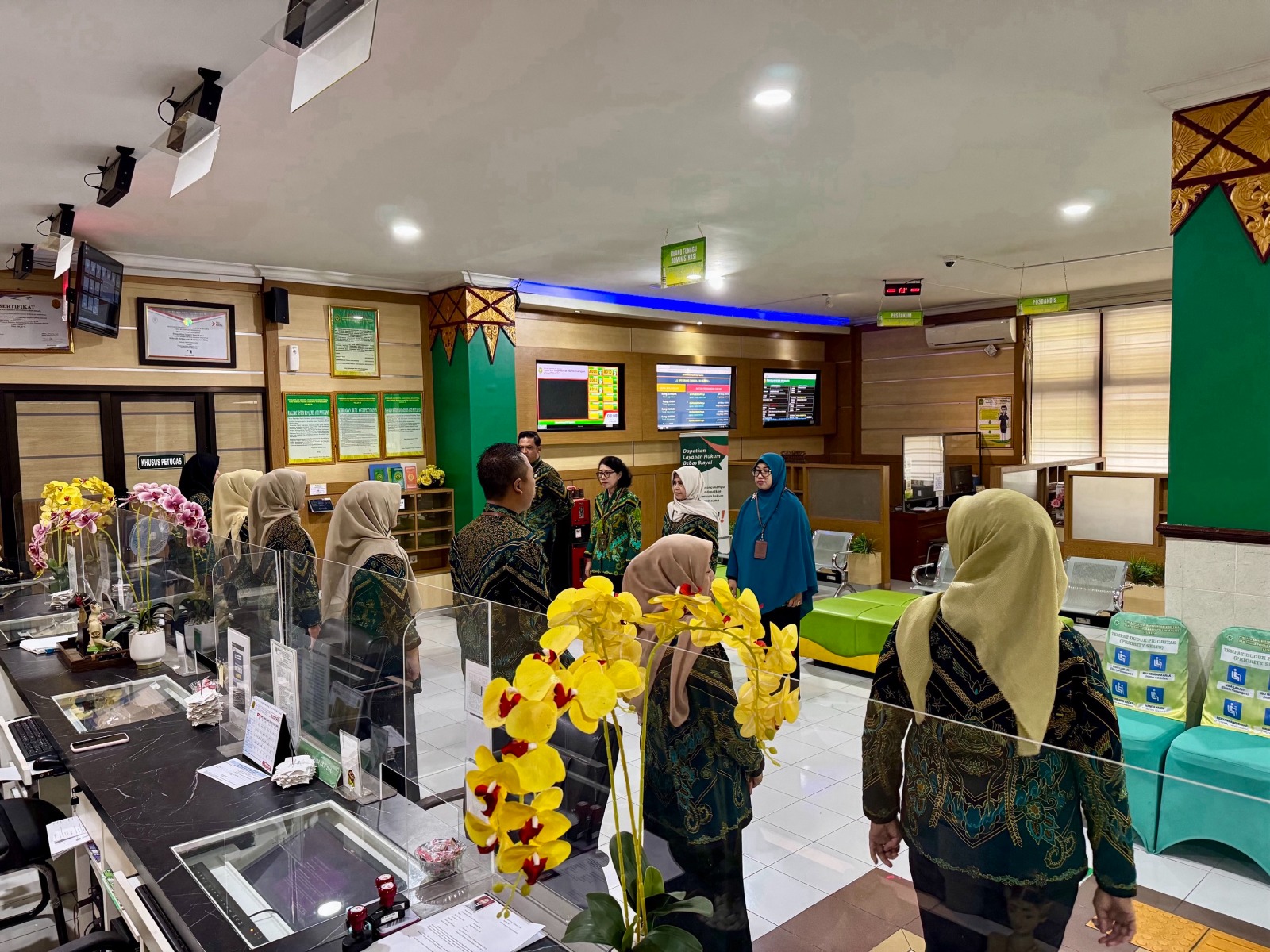 Apel Pagi Rutin Petugas PTSP 30 Oktober 2025 Apel Pagi Rutin Petugas PTSP 30 Oktober 2025