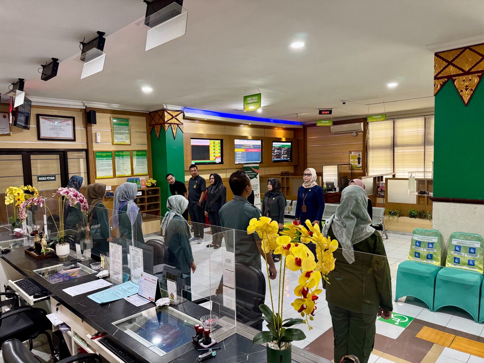 Apel Pagi Rutin Petugas PTSP 12 November 2025 Apel Pagi Rutin Petugas PTSP 12 November 2025