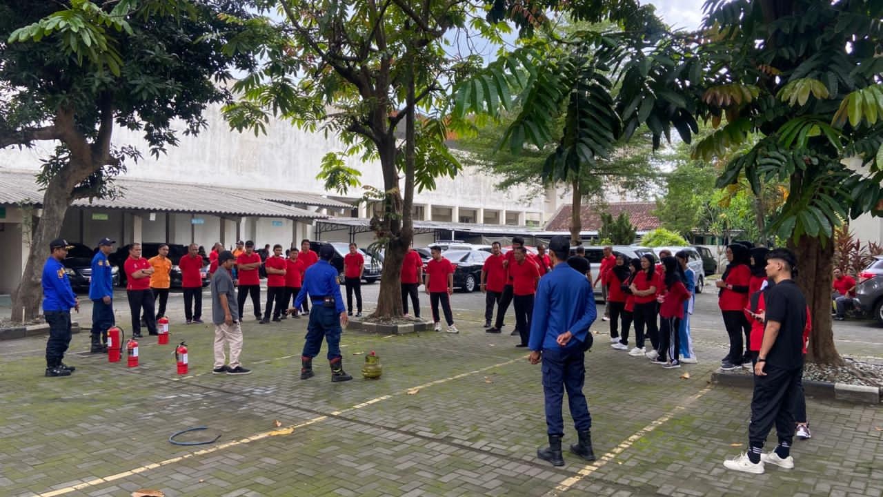 Sosialisasi dan Simulasi Evakuasi Penanggulangan Bencana pada Pengadilan Negeri Yogyakarta Sosialisasi dan Simulasi Evakuasi Penanggulangan Bencana pada Pengadilan Negeri Yogyakarta