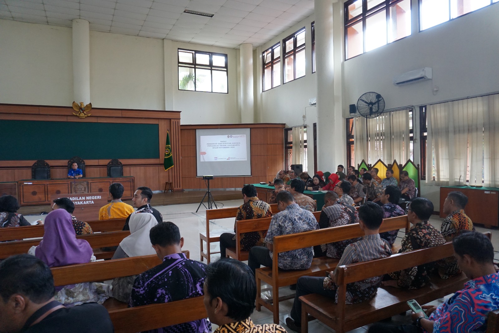Rapat Pembinaan dan Monev Kinerja Pengadilan Negeri Yogyakarta Bulan November 2025 Rapat Pembinaan dan Monev Kinerja Pengadilan Negeri Yogyakarta Bulan November 2025