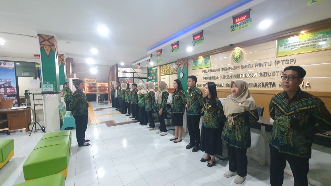 Apel Pagi Rutin Petugas PTSP 18 Desember 2025