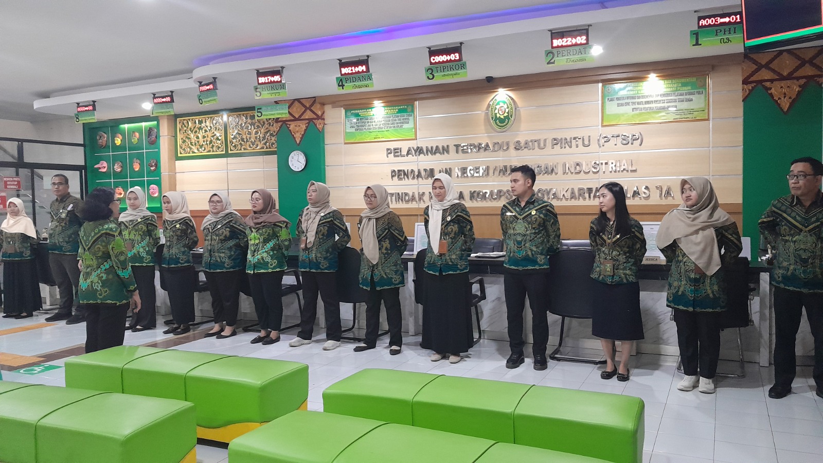 Apel Sore Rutin Petugas PTSP 22 Januari 2026 Apel Sore Rutin Petugas PTSP 22 Januari 2026