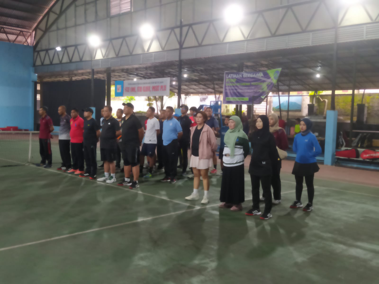 Pengadilan Negeri Yogyakarta Mengikuti Latihan Bersama Turnamen Tenis Beregu