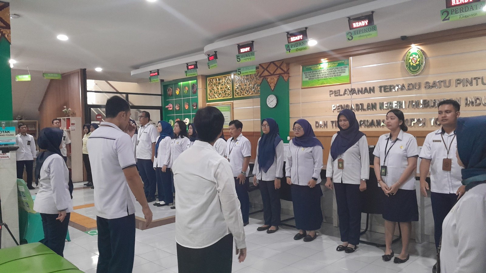 Apel Pagi Rutin Petugas PTSP 9 Februari 2026 Apel Pagi Rutin Petugas PTSP 9 Februari 2026