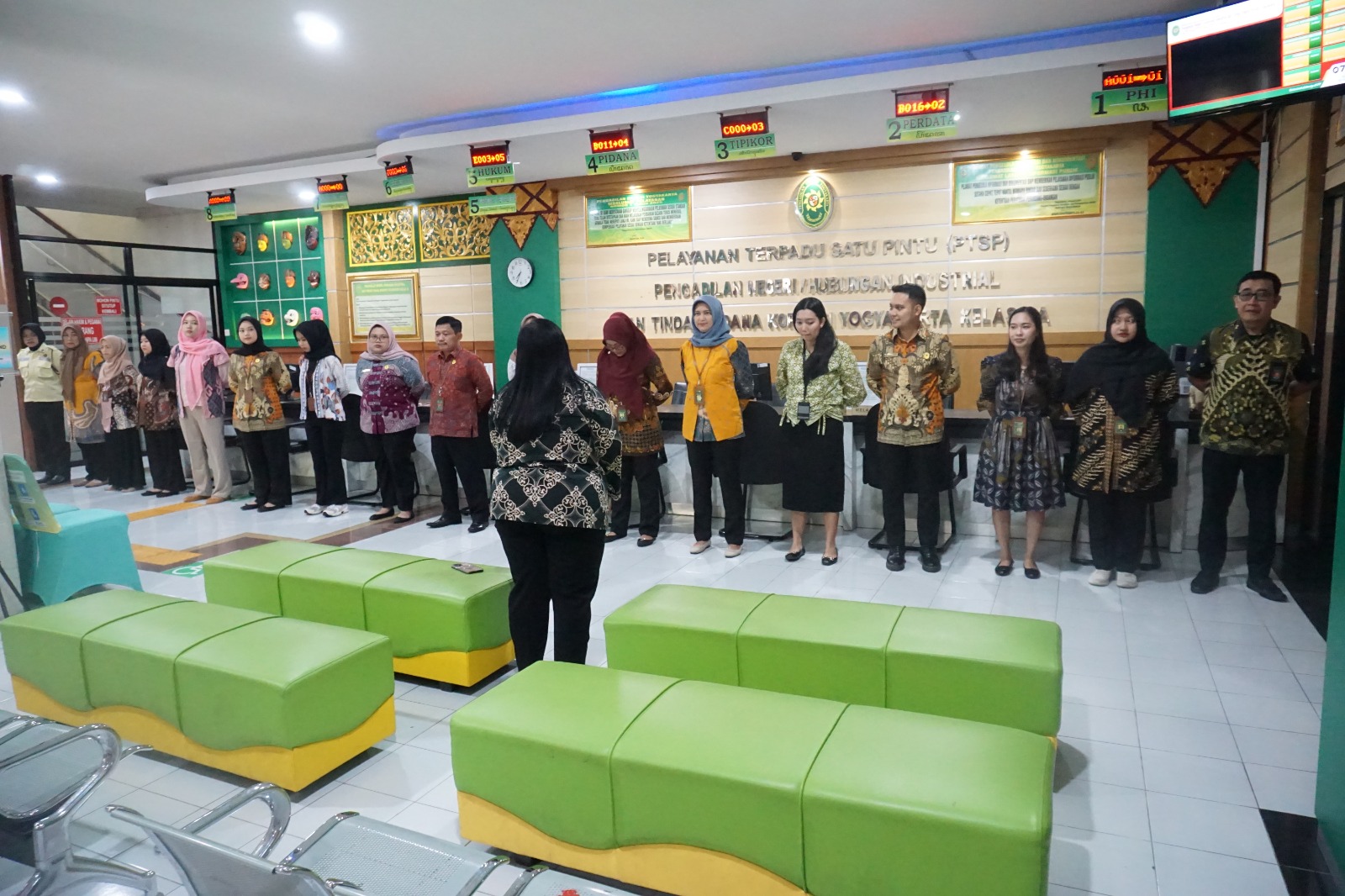 Apel Sore Rutin Petugas PTSP 13 Februari 2026 Apel Sore Rutin Petugas PTSP 13 Februari 2026