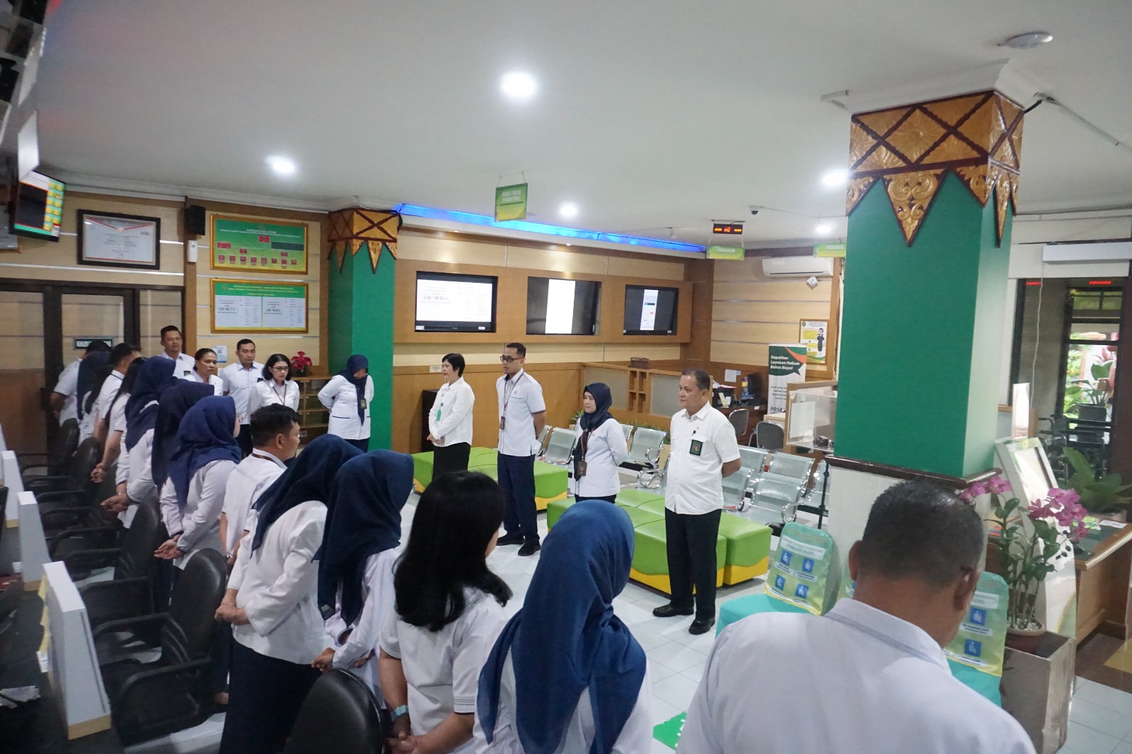 Apel Pagi Rutin Petugas PTSP 23 Februari 2026 Apel Pagi Rutin Petugas PTSP 23 Februari 2026