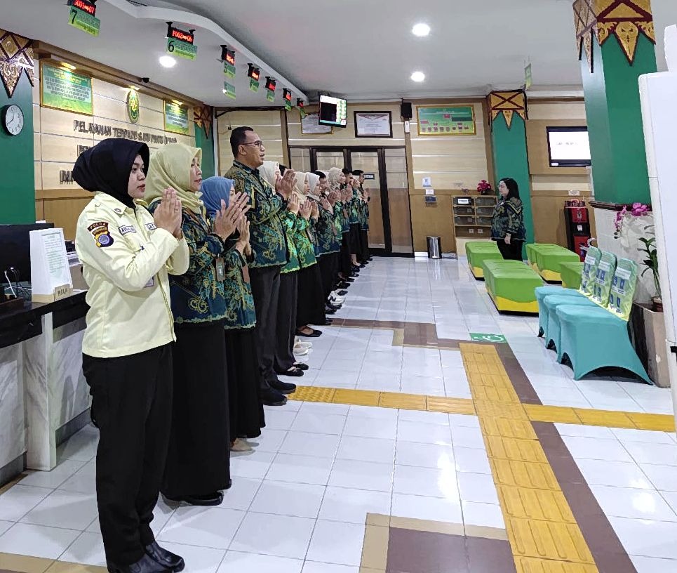 Apel Pagi Rutin Petugas PTSP 9 April 2026 Apel Pagi Rutin Petugas PTSP 9 April 2026