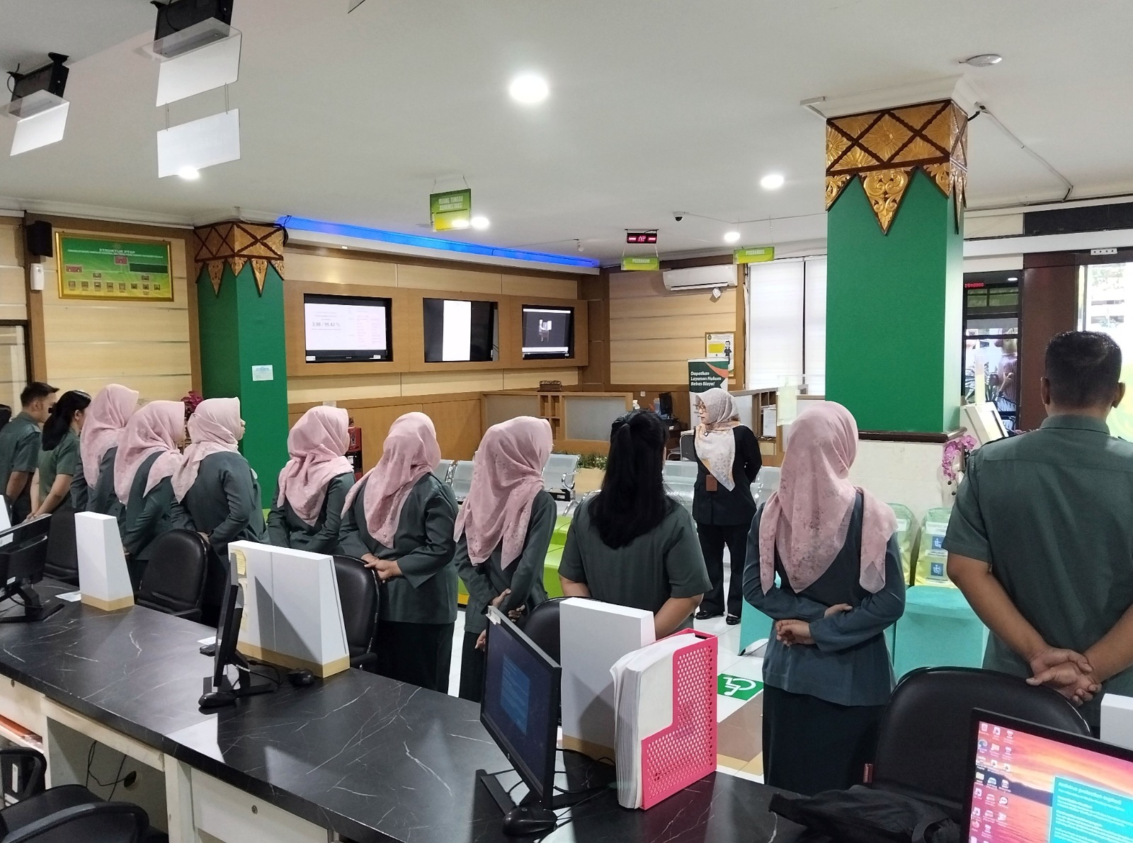 Apel Pagi Rutin Petugas PTSP 5 Mei 2026 Apel Pagi Rutin Petugas PTSP 5 Mei 2026