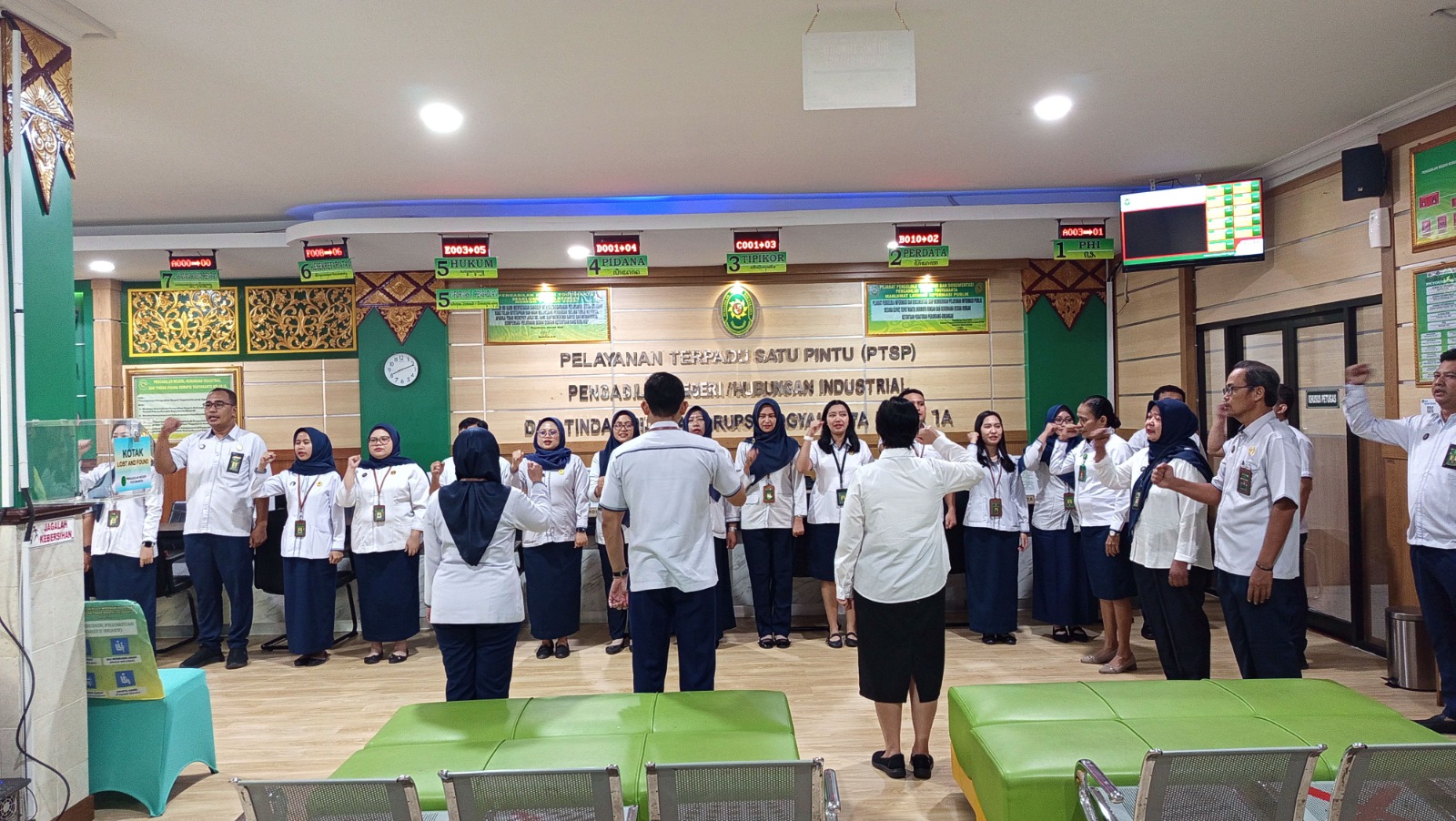 Apel Pagi Rutin Petugas PTSP 8 Juni 2026 Apel Pagi Rutin Petugas PTSP 8 Juni 2026