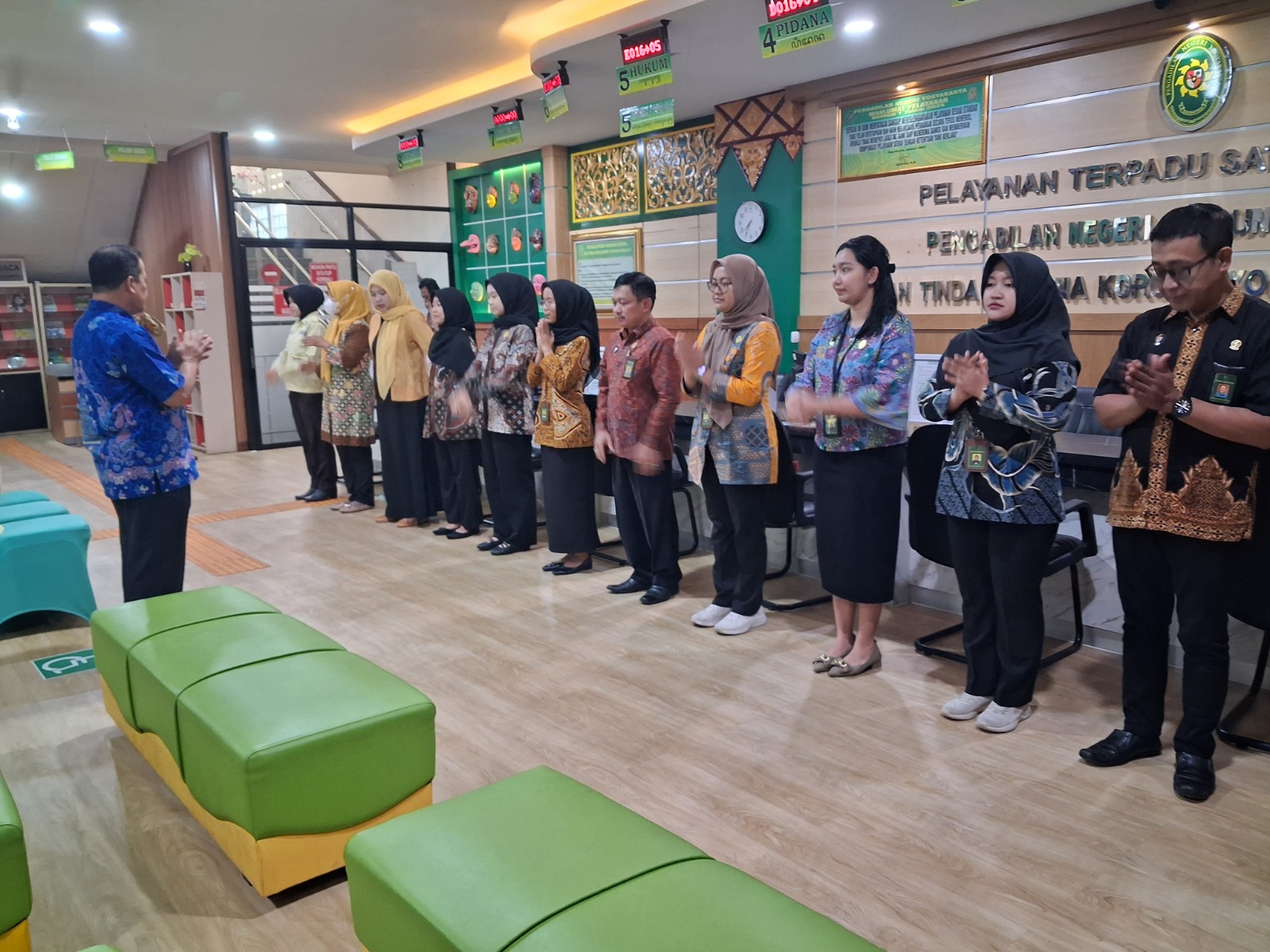 Apel Pagi Rutin Petugas PTSP 17 Juli 2026 Apel Pagi Rutin Petugas PTSP 17 Juli 2026