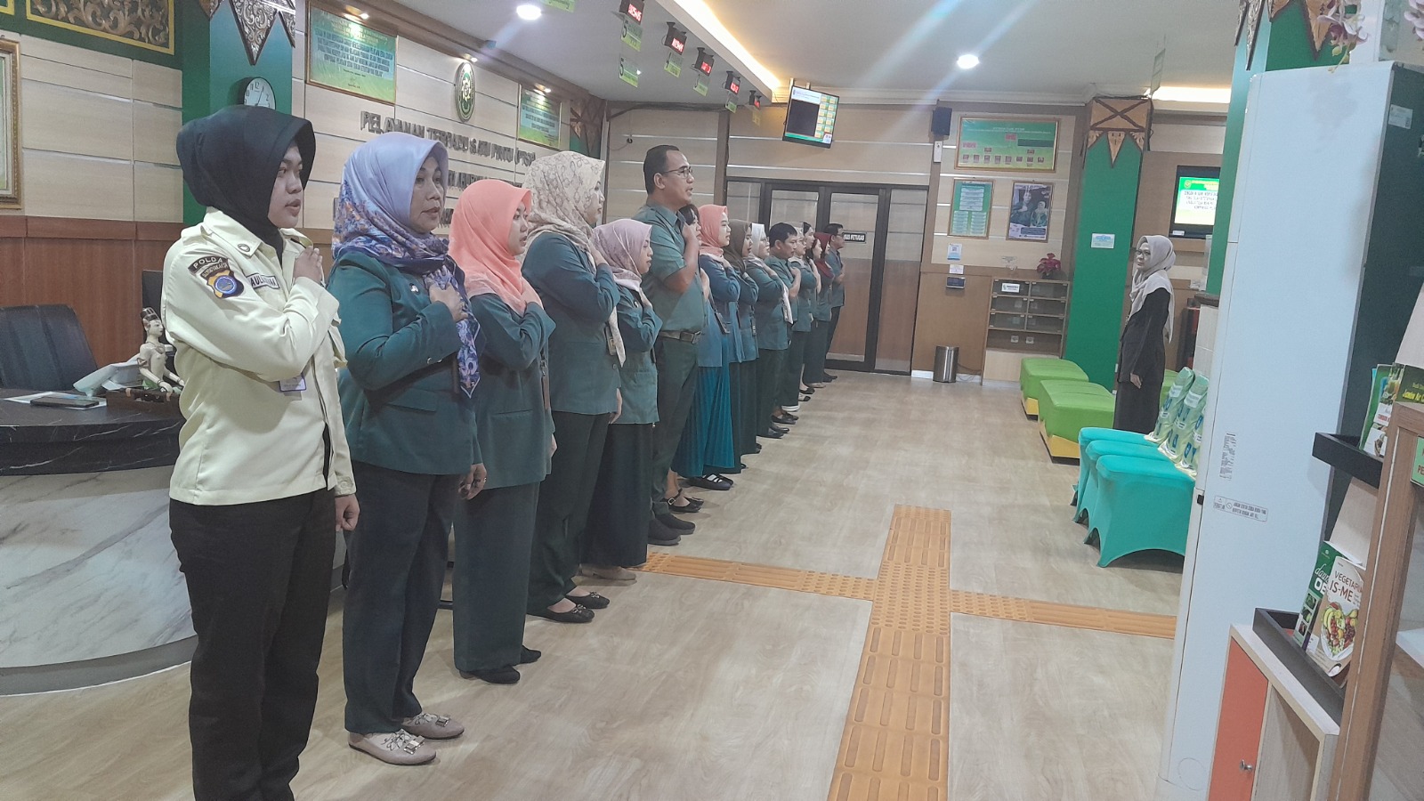 Apel Pagi Rutin Petugas PTSP 22 Juli 2026 Apel Pagi Rutin Petugas PTSP 22 Juli 2026