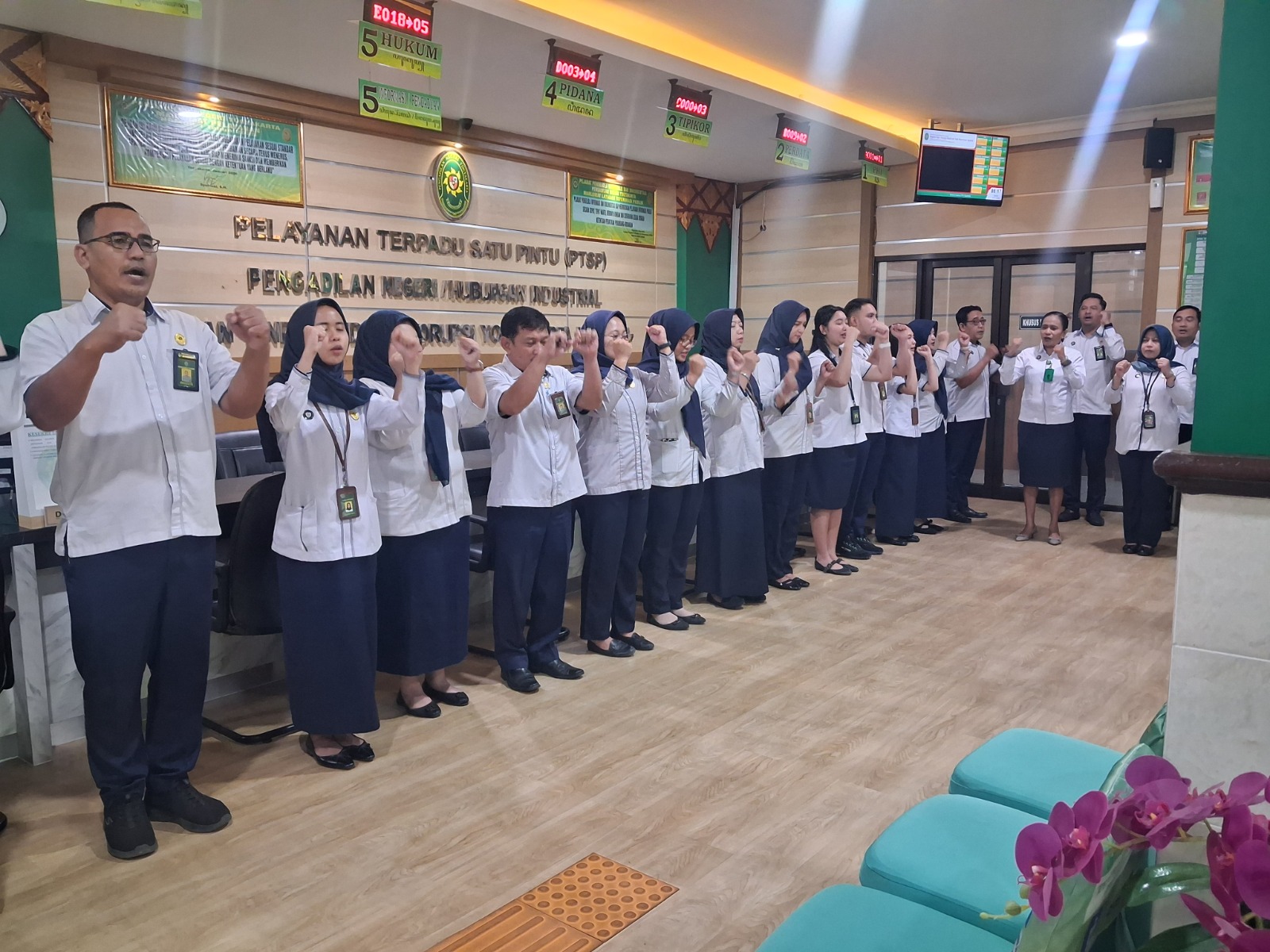 Apel Pagi Rutin Petugas PTSP 27 Juli 2026 Apel Pagi Rutin Petugas PTSP 27 Juli 2026