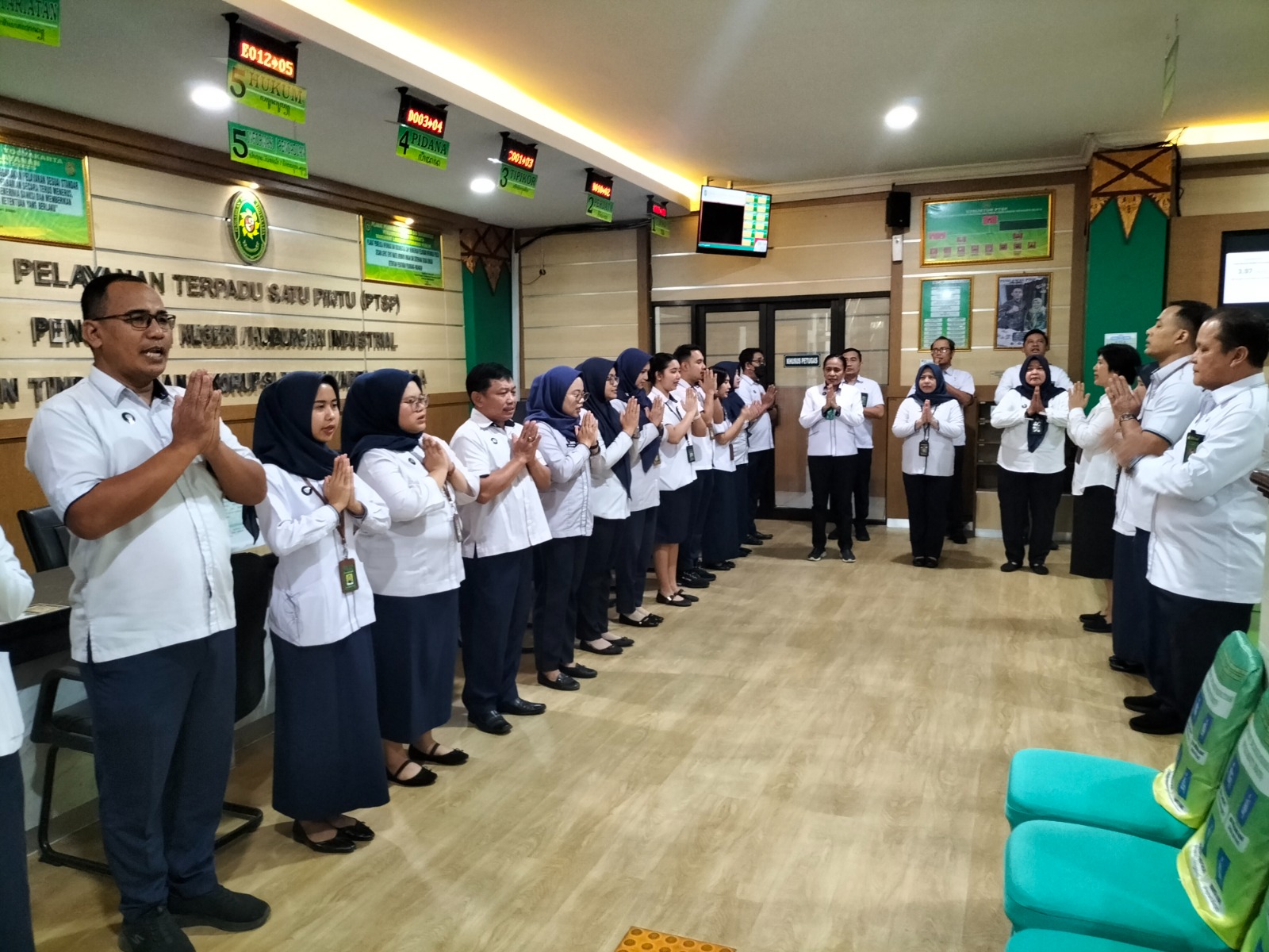 Apel Pagi Rutin Petugas PTSP 3 Agustus 2026 Apel Pagi Rutin Petugas PTSP 3 Agustus 2026