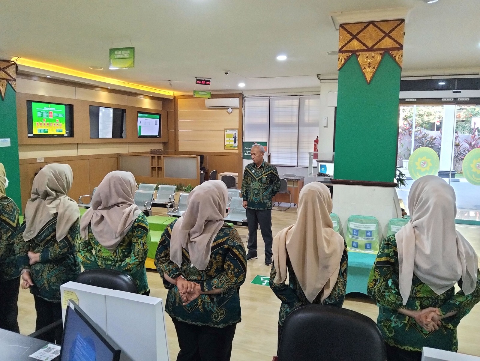 Apel Pagi Rutin Petugas PTSP 13 Agustus 2026 Apel Pagi Rutin Petugas PTSP 13 Agustus 2026