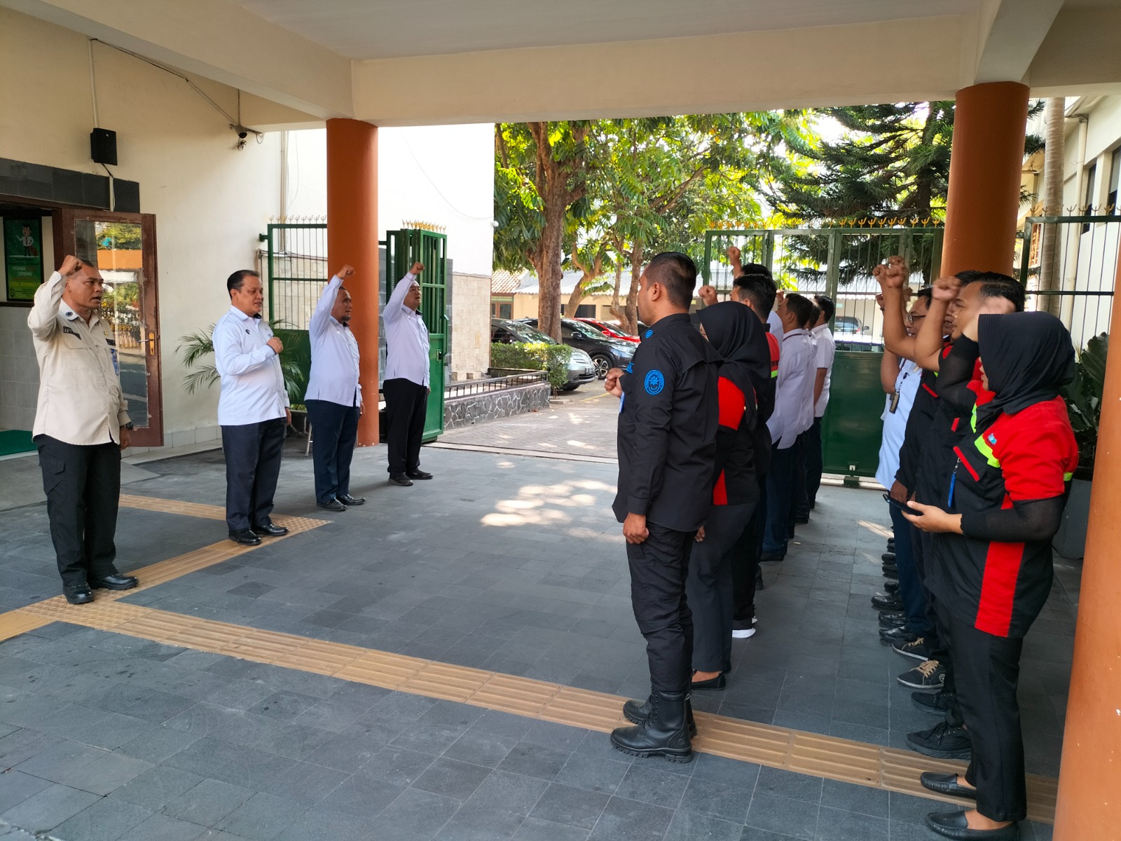 Apel Pagi Petugas Jaga Sidang Pengadilan Negeri Yogyakarta Apel Pagi Petugas Jaga Sidang Pengadilan Negeri Yogyakarta