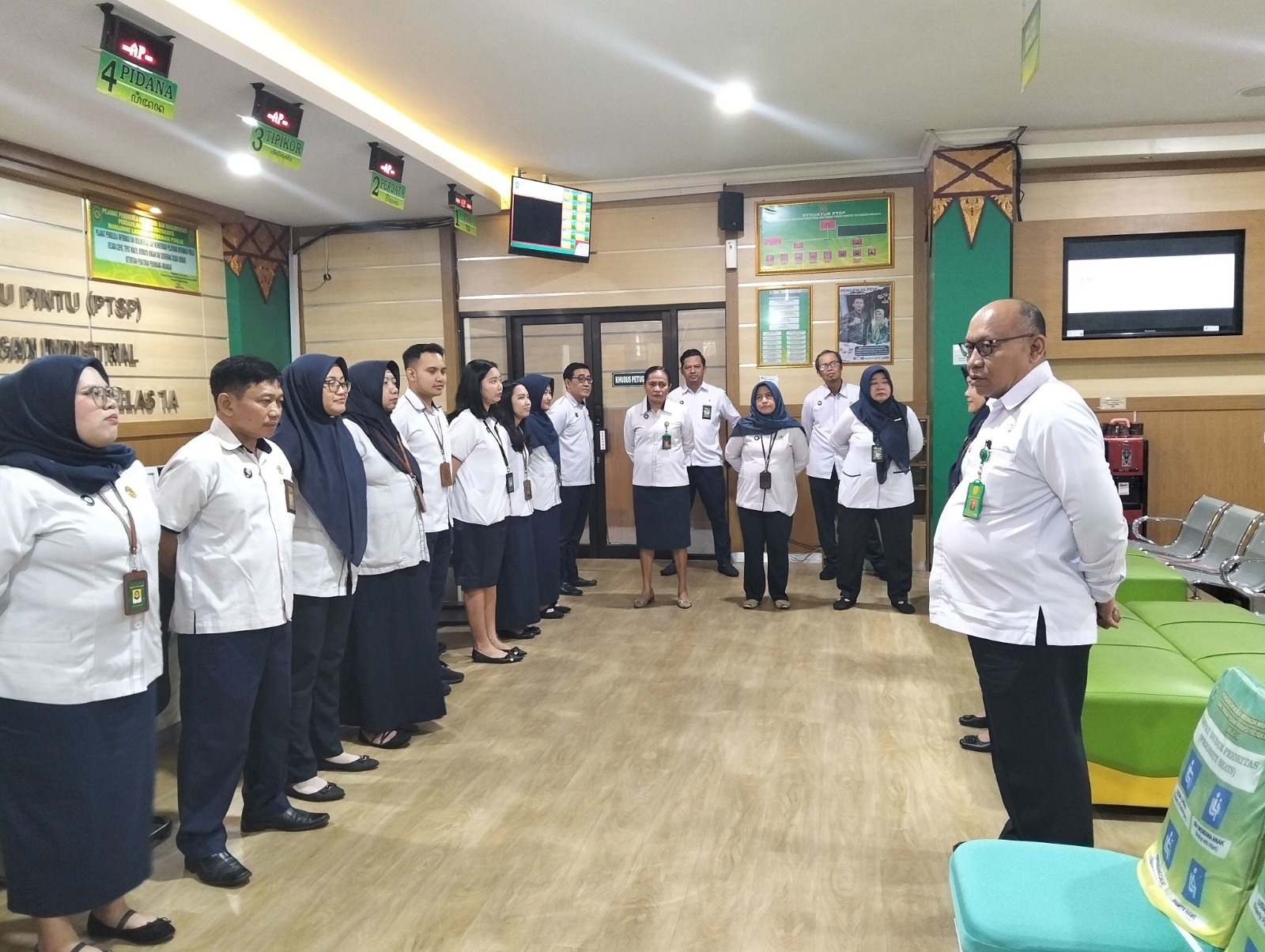 Apel Pagi Rutin Petugas PTSP 12 Oktober 2026